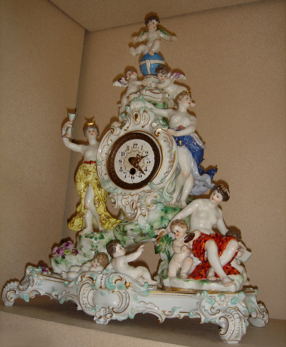 Large Meissen figural mantle clock 1890-1900 cupids  
