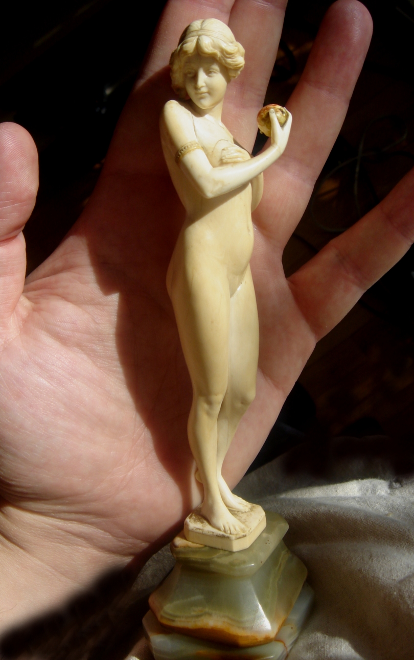 2 figures early 20th cen.