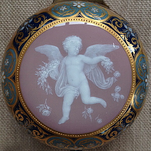 Meissen Pate-Sur-Pate plate box with cupid painting
