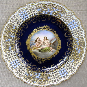 Meissen reticulated plate with painting after Boucher